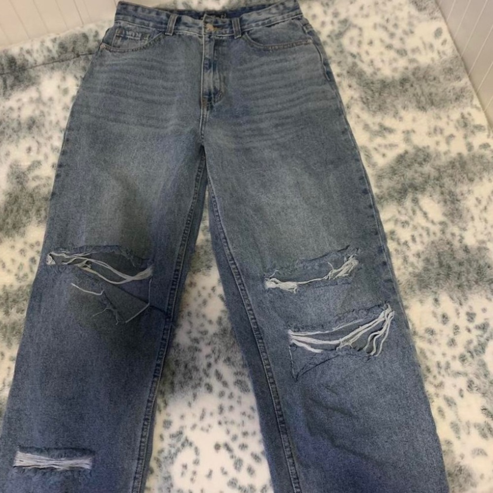 MID WASH BAGGY LOW RISE DISTRESSED BOYFRIEND JEANS